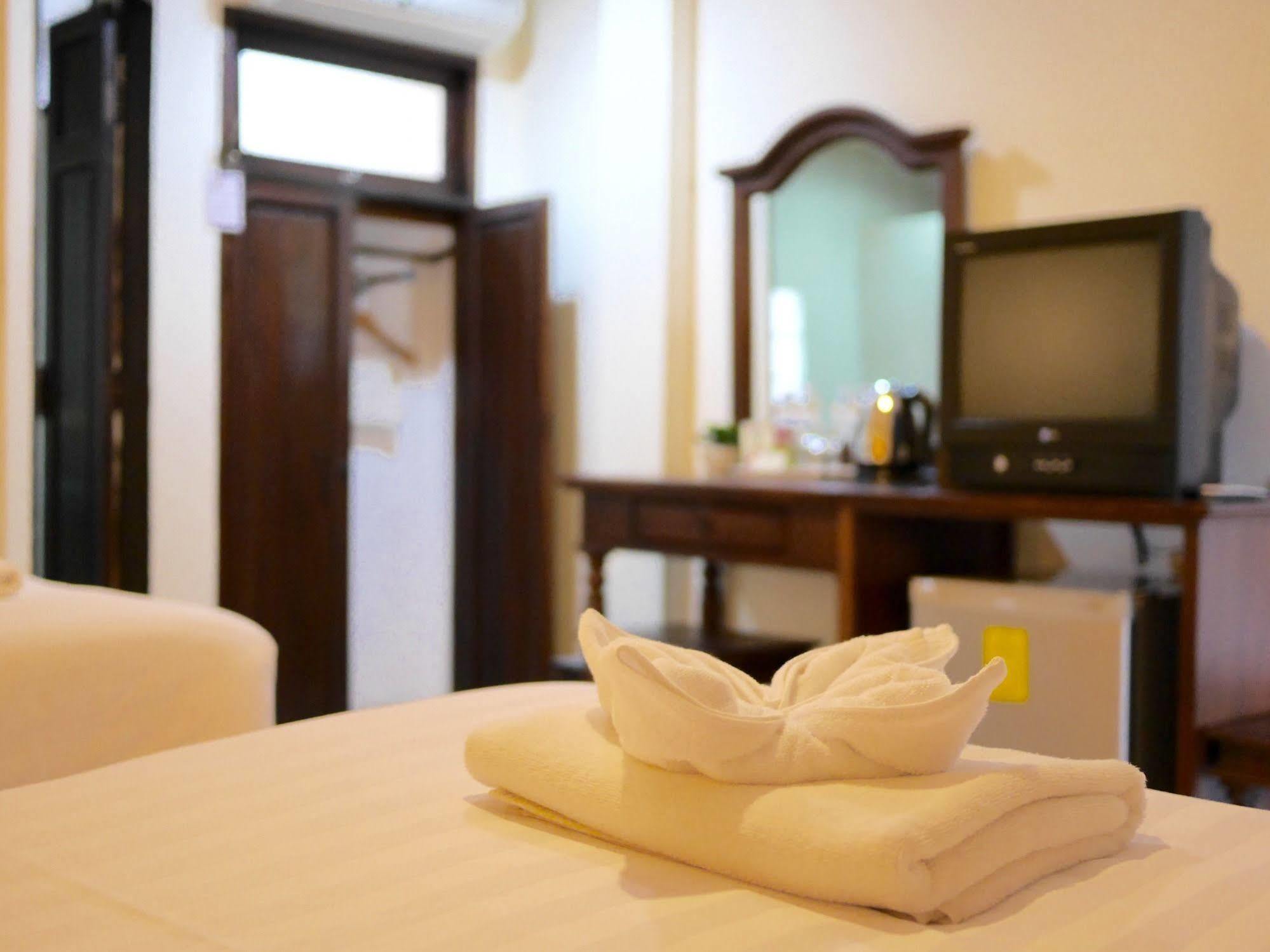 Na Thapae Hotel Chiang Mai Buitenkant foto